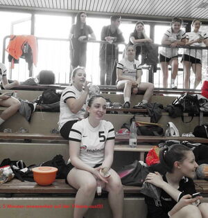 Fünf Minuten auf der Tribüne - und die Ordnung ist dahin