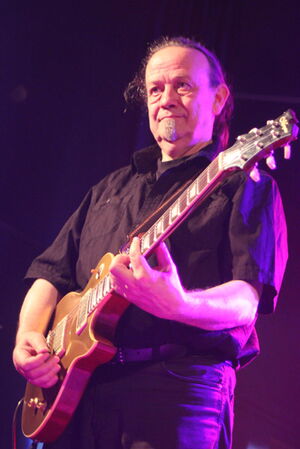 Joachim Jourdan rockte an der Gitarre