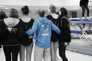 Fabi stellt sich in Niedernhausen zum Foto mit den Fans