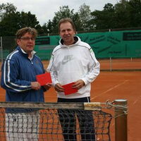 Peter Engesser und der Sieger der Herren 40 Thilo Wolf