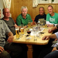 In gemütlicher Runde: v.l. Fritz Treber,  Berthold Spielmann, Gerhard Raab, Gerhard Senssfelder, Dirk Ortwein, Karl-Heinz-Köhler, Jürgen Schupp.