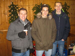 fleißige Helfer beim Grillen