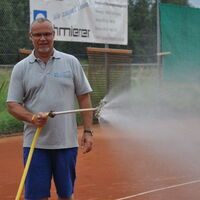 Ralf Schmierer macht schon mal nass...