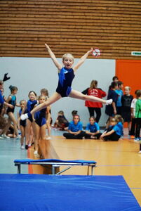 Melina Molthan bei ihrem ersten Tuju abzeichen. Sie ist am Samstag bei den "alten Hasen" dabei.