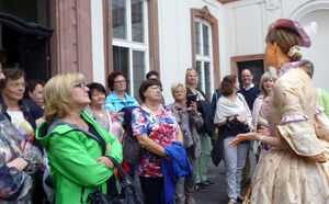 Frau Bolongaro gibt sich die Ehre