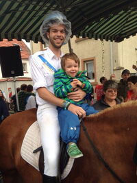 Max und Max freuen sich auf die Nachkerb, wobei sich Max sicherlich etwas mehr freut, als Max.