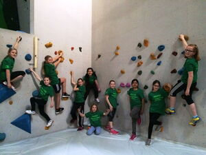 Die weibliche E-Jugend war beim Indoor-Klettern zum Rundenabschluss