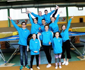 Zum Schluss musste natürlich noch das obligatorische Gruppenbild her. Es wurde sich hierfür eine mords Choreo ausgedacht, wie auf dem Bild zu sehen ist. Fremdschämen nicht auszuschließen.