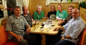 In gemütlicher Runde: v.l. Fritz Treber,  Berthold Spielmann, Gerhard Raab, Gerhard Senssfelder, Dirk Ortwein, Karl-Heinz-Köhler, Jürgen Schupp.