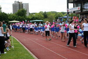 Einmarsch der Vereine beim Nachmittagsprogramm - der TVB hatte mit 90 Teilnehmer die meisten Turner gemeldet